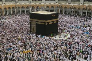 Bolehkah Jemaah Haji Wanita Salat Jumat di Masjidil Haram?