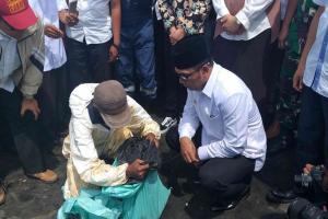 Gubernur Jawa Barat Tinjau Pantai Cemarajaya di Karawang