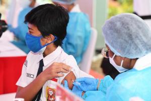 Pemerintah Vaksin 30 Ribu Pelajar Serentak di 14 Provinsi