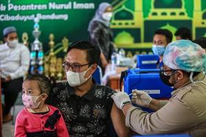 Kemenag-Baznas Kota Bandung Vaksin 810 Kiai da 1.211 Santri