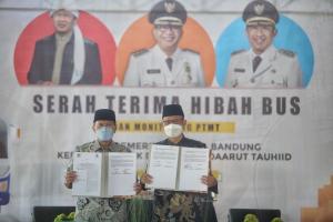 Bus Trans Metro Bandung Dihibahkan untuk Yayasan Daarut Tauhiid