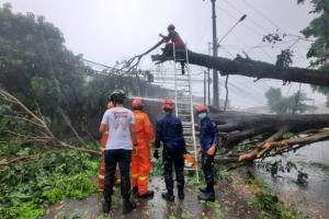 Cuaca Ekstrem Landa Depok, Damkar Siagakan Personil 24 Jam