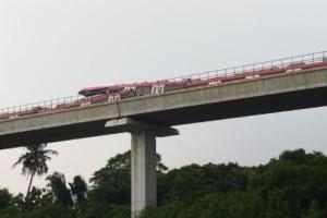 Kereta LRT Jabodetabek Tabrakan di Cibubur