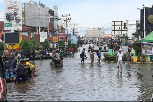 3 Minggu Banjir, 12 Kecamatan di Kab. Sintang Masih Terendam
