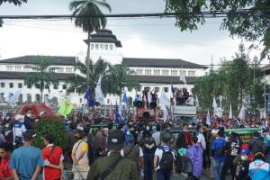 Ribuan Buruh Bandung Barat Gelar Aksi Tolak Ketetapan UMK 2022