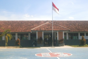 Pemasangan Bendera Merah Putih di Sekolah Kab Pandeglang Tidak Sesuai Koridor