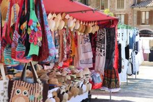 Pulihkan Ekonomi, Wali Kota Bogor Wajibkan ASN Pakai Baju Buatan Lokal