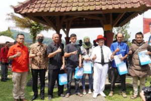 Pemkab Cianjur Bagikan Bansos bagi 1.509 Pelaku Pariwisata