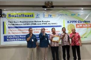 Sukses Dampingi Pengelolaan Dana Desa, DPMD Indramayu Raih Penghargaan KPPN Cirebon