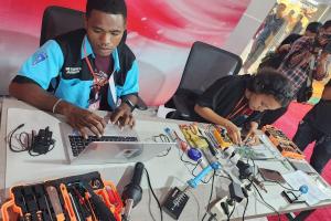Pelajar Papua Binaan Litbang BIN Kembangkan Gadget dan Laptop Sendiri