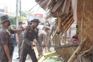 Dikeluhkan Masyarakat, Satpol PP Kabupaten Tangerang Bongkar Bangunan Liar di Sepatan Timur