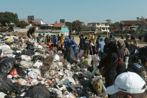 Pemkot Bandung Siapkan Gibrik Mini dan Loader untuk Pengolah Sampah