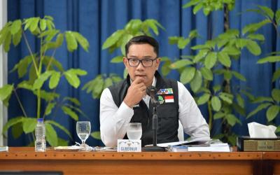 Ridwan Kamil Minta Yayasan Tak Pecat Guru di Cirebon yang Tulis Komentar Pedas