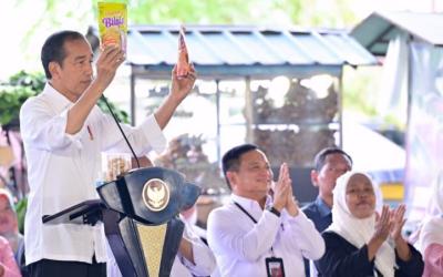 Jokowi Diminta Setop Politisasi Bansos