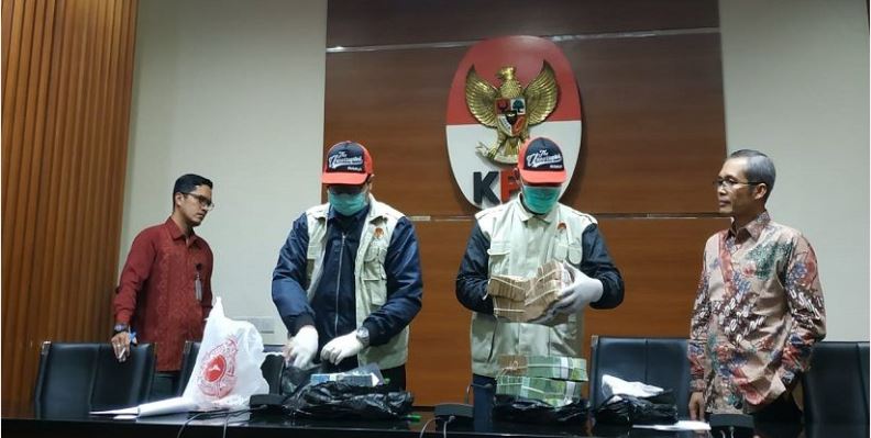 Tersandung Kasus Suap, KPK Tetapkan Bupati Cirebon Tersangka