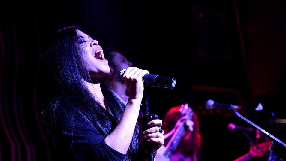 Nyanyikan Indonesia Raya, Kikan Buka Konser Guns N' Roses