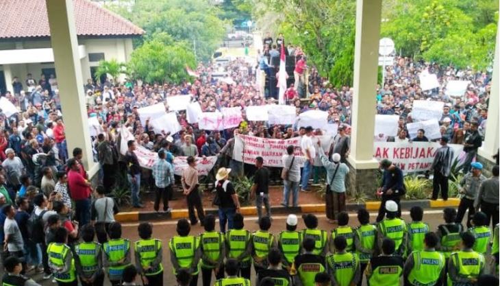 Ribuan Petani KJA Cirata Unjuk Rasa di Kantor DPRD Cianjur