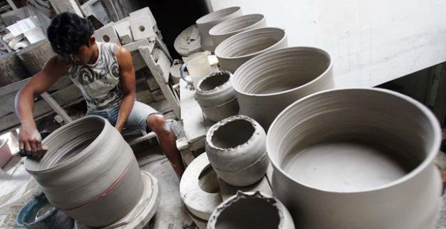 Masuki Musim Hujan, Produksi Keramik Purwakarta Menurun 50 Persen