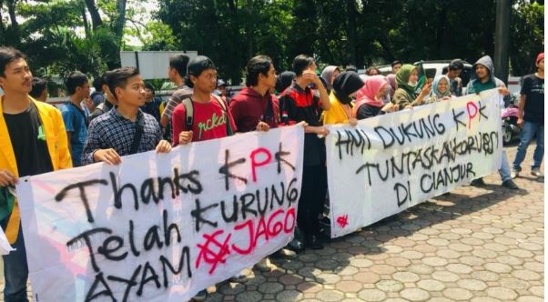 Aksi Mahasiswa: Gunakan Pasal TPPU dan Cabut Hak Politik Irvan Rivano
