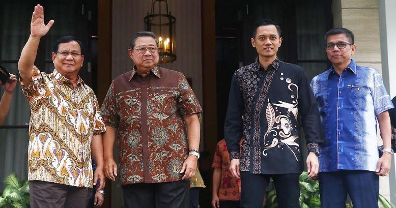 SBY Sambut Kedatangan Prabowo di Mega Kuningan