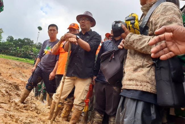 Kunjungi Lokasi Longsor, Ridwan Kamil Minta Kepala Daerah Waspadai Bencana