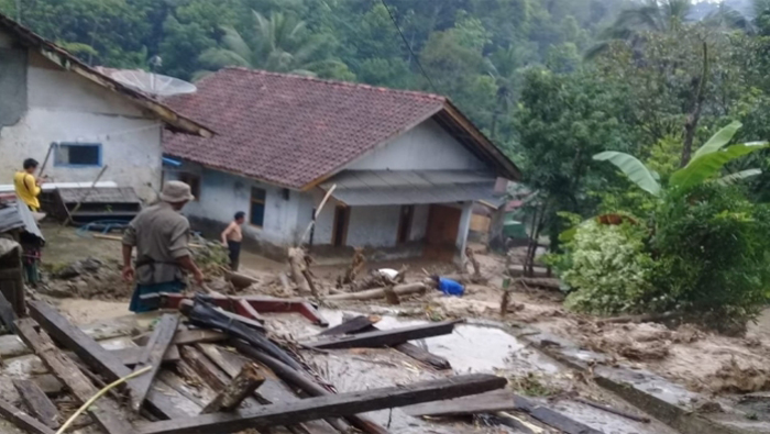 Bahaya 28 Rumah Di Kuningan Terancam Tanah Longsor