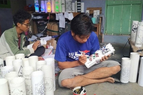 Kreatif Pemuda Asal Mubar Ini Olah Pipa Bekas Jadi Lampu