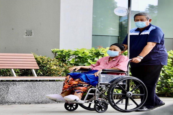 SBY Setia Jaga Ani Yudhoyono di ICU