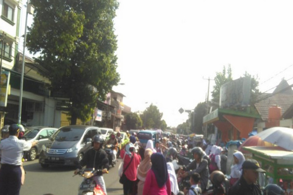 Hari Pertama Sekolah, Jalan Nusantara di Depok Ramai Lancar