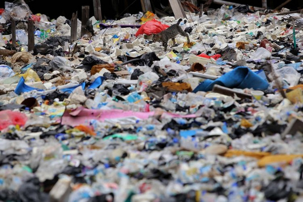 Tumpukan Sampah Kali Bahagia Bekasi hingga Satu Kilometer