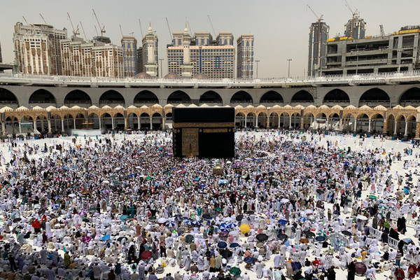 Mbah Moen Wafat di Mekkah, PBNU Sampaikan Doa