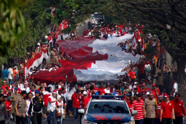 Bendera Merah Putih Raksasa Diarak Keliling Kabupaten Bogor