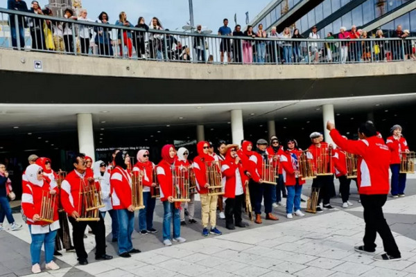 Kelompok Paduan Angklung IDI Kota Bogor Pentas di Swedia