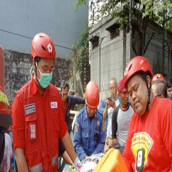 PMI Bogor Evakuasi Penerjun yang Tersangkut di Menara BTS