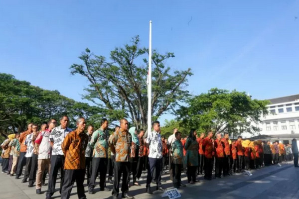 Pemkot Bandung Kibarkan Bendera Setengah Tiang