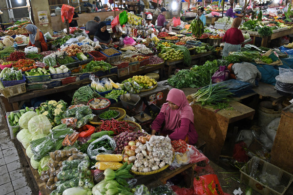 Sidak Pasar di Cianjur, Diskoperdagin Uji Sampel Makanan 