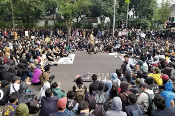Kembali Gelar Demo, Mahasiswa di Bandung Tuntut 8 Hal