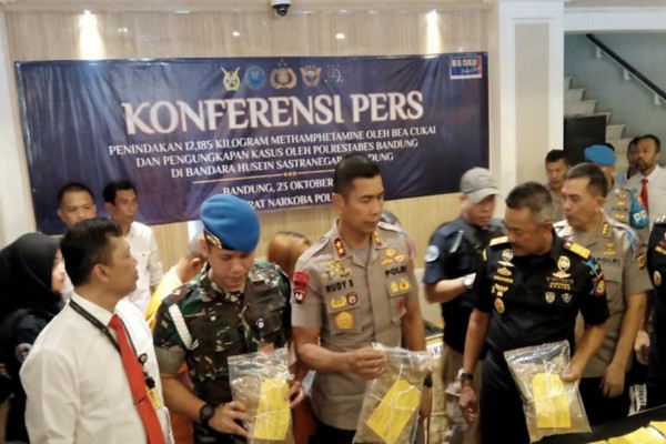 Polisi Bekuk Kurir Sabu di Bandung