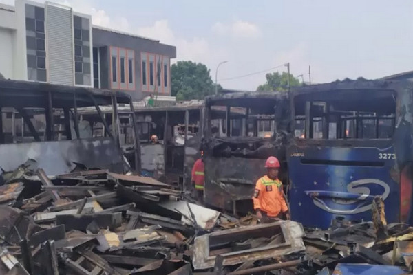 Tempat Parkir Bus Damri Bandung Kebakaran