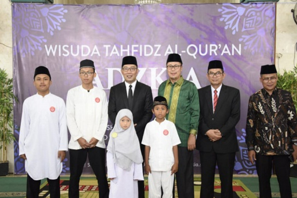 Ridwan Kamil Hadiri Wisuda Hafiz Cilik di Sukabumi