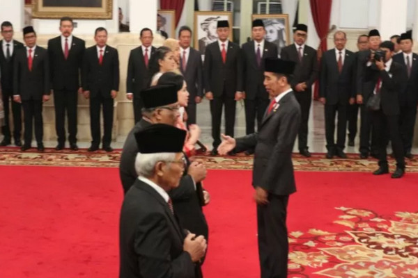 Presiden Jokowi Anugerahkan Gelar Pahlawan untuk 6 Orang