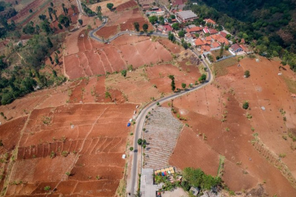 Banjir Bandang Melanda Kampung Cirawa di Kabupaten Bandung 