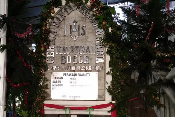 Persiapan Gereja Katedral Bogor Rayakan Misa Natal