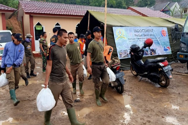 Indocement dan TNI Dirikan Dapur Umum di Sukajaya Bogor