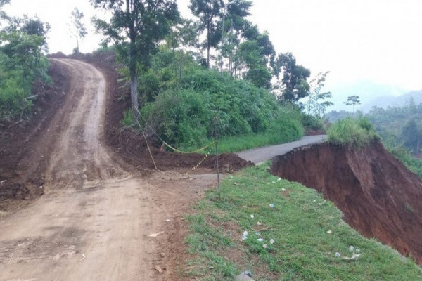 Kemen PUPR Belah Dua Bukit di Kabupaten Bogor