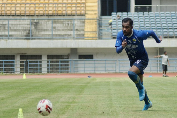 Zulham Zamrun Kembali ke Persib Bandung