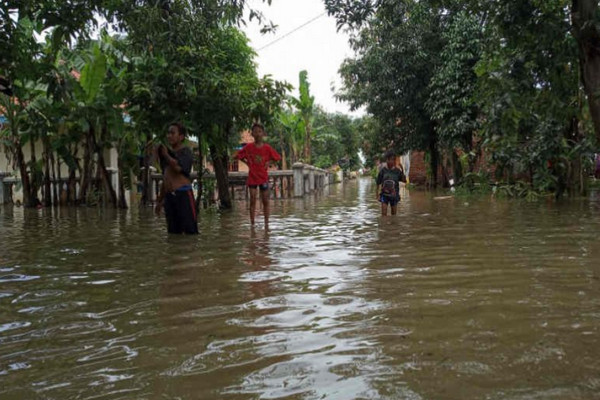 Pintu Air Sungai Cisanggarung Rusak, 8 Desa Kebanjiran