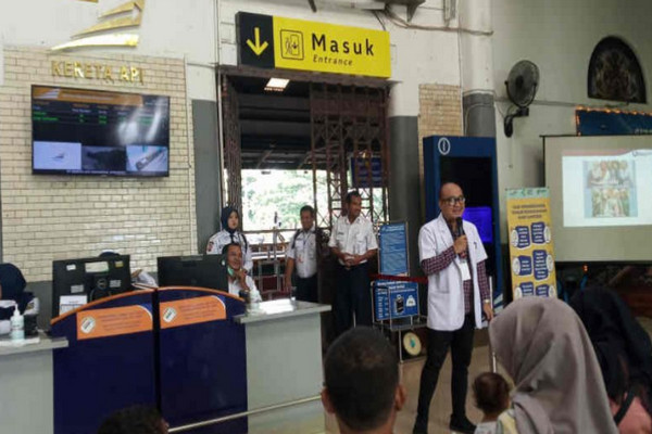 KAI Daop 3 Cirebon Sediakan 'Hand Sanitizer'