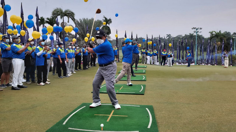 Turnamen golf IKA UII bagikan 1.900 paket sembako 