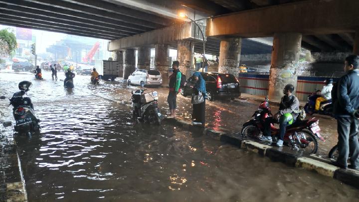 Kerap Banjir, Perbaikan Jalan Kolong Tol Kalimalang Rampung September 2021
